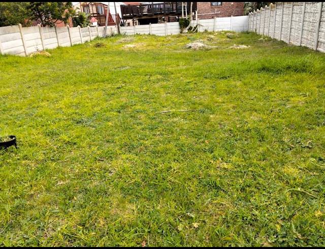 LAND FOR SALE IN ASTON BAY